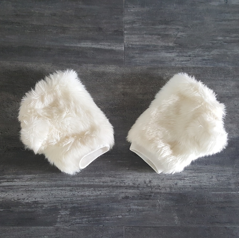 White Fur Detailed Mittens - Picture 2 of 2